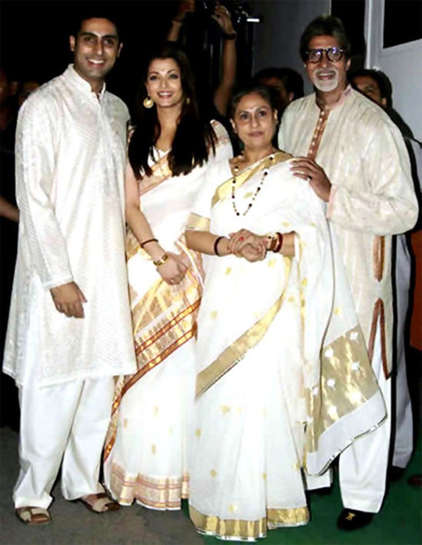 अमिताभ बच्चन और जया बच्चन के दो बच्चे हैं। बेटे अभिषेक बच्चन भी अपने पैरेंट्स की तरह एक्टिंग की दुनिया में हैं तो वहीं बेटी श्वेता बच्चन लाइमलाइट से दूर ही रहती हैं। ( <a href='"https://www.jansatta.com/photos/picture-gallery/mulayam-singh-yadav-amitabh-bachchan-relationship-when-akhilesh-yadav-dimple-yadav-father-amar-singh-friend-reached-jaya-bachchan-bunglow-in-mumbai/1716547/">जब अचानक अमिताभ बच्चन के बंगले पर पहुंच गए थे मुलायम सिंह यादव, देखें दोनों परिवारों में कैसे हैं संबंध</a> )