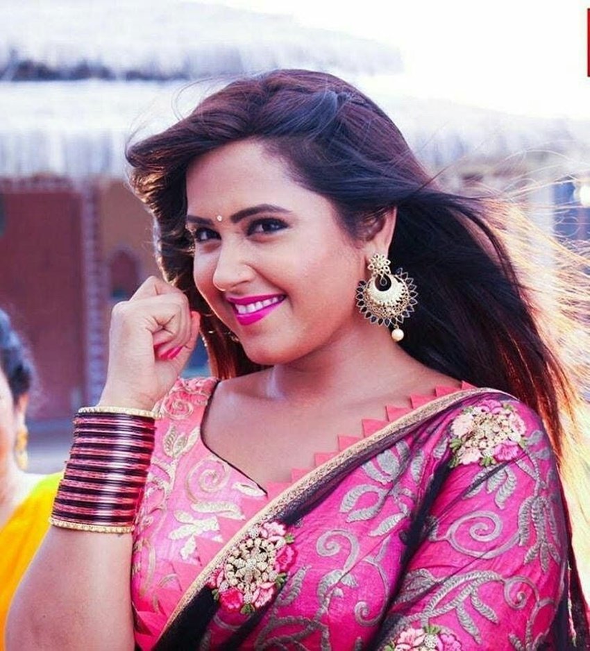 एक्ट्रेस काजल राघवानी गुजरात की रहने वाली हैं। उन्होंने भी ग्रेजुएशन तक पढ़ाई की है।