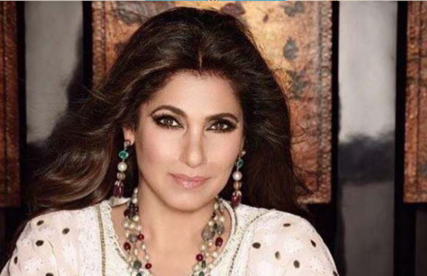 Rajesh Khanna, Dimple Kapadia, Twinkle Khanna, Akshay Kumar
