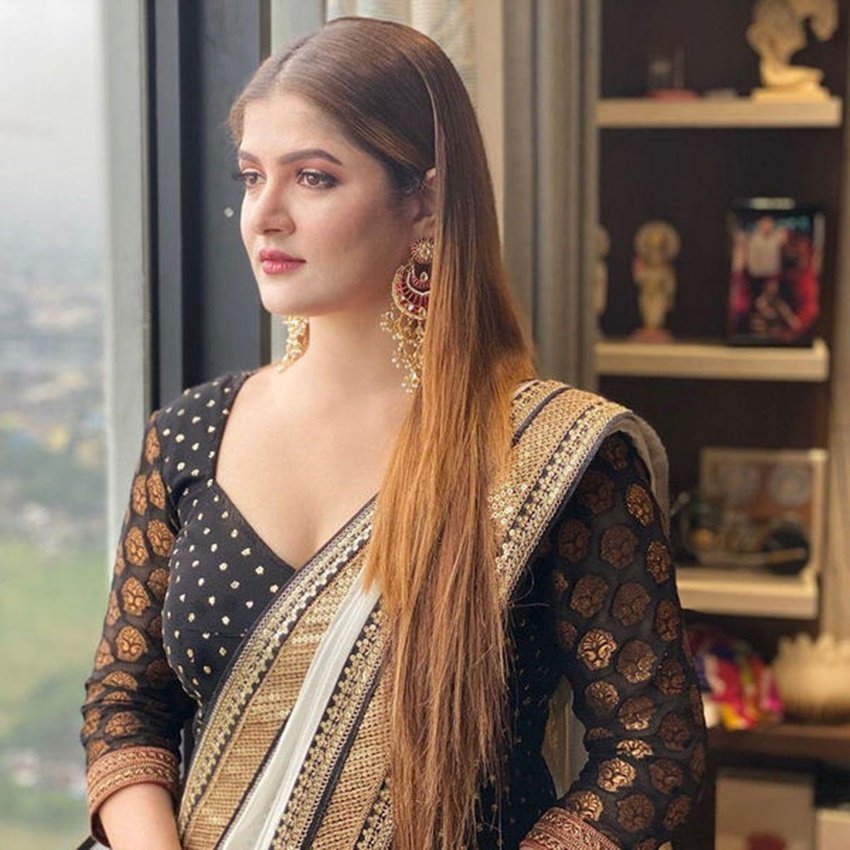 पश्चिम बंगाल में बीजेपी के टिकट पर 2021 का विधानसभा चुनाव लड़ चुकीं श्राबंती चटर्जी ने तीन बार शादी की और तीनों से तलाक लेकर अलग भी हो चुकी हैं। श्राबंती ने पहले पति राजीव विश्वास से एक बच्चा होने के बाद तलाक लिया था।