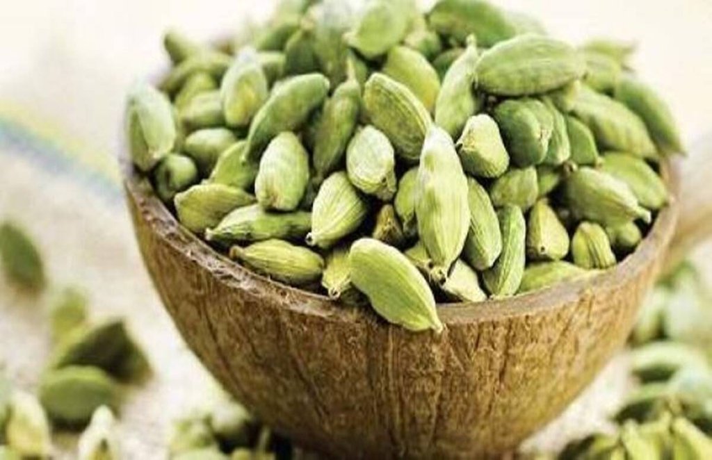 cardamom benefits, Green Elaichi, Choti Elaichi