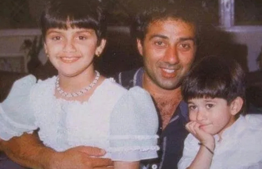 Hema Malini, Dharmendra, Abhay Deol, Sunny Deol, Bobby Deol, Esha Deol