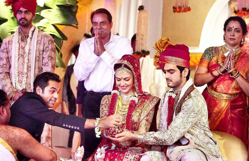Hema Malini, Dharmendra, Abhay Deol, Sunny Deol, Bobby Deol, Esha Deol