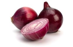 हाई ब्लड प्रेशर कंट्रोल करने में मददगार हो सकता है कच्चा प्याज खाना, जानें दूसरे फायदे