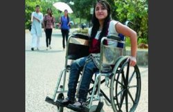 गरीब दिव्यांग लड़की को मां नहीं चाहती थी पढ़ाना, घर से अलग रह कर बनी थीं IAS अफसर