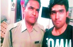 पिता को वर्दी में देख होते थे प्रेरित, कॉन्स्टेबल के बेटे ने संघर्ष से पास की थी UPSC परीक्षा