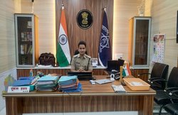 फोर्थ ग्रेड कर्मचारी ने बेटे को पढ़ाने के लिए जमीन तक बेच दी थी, नुरूल के IPS बनने का सफर