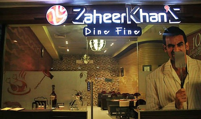 तेज गेंदबाज रहे जहीर खान महाराष्ट्र के पुणे में जहीर खान्स डाइन फाइन नाम से रेस्टोरेंट चलाते हैं। 