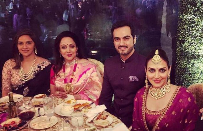 Isha Deol, Hema Malini, Bharat Takhtani, Dharmendra
