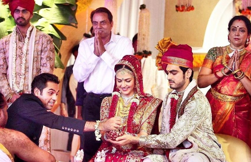 Isha Deol, Hema Malini, Bharat Takhtani, Dharmendra