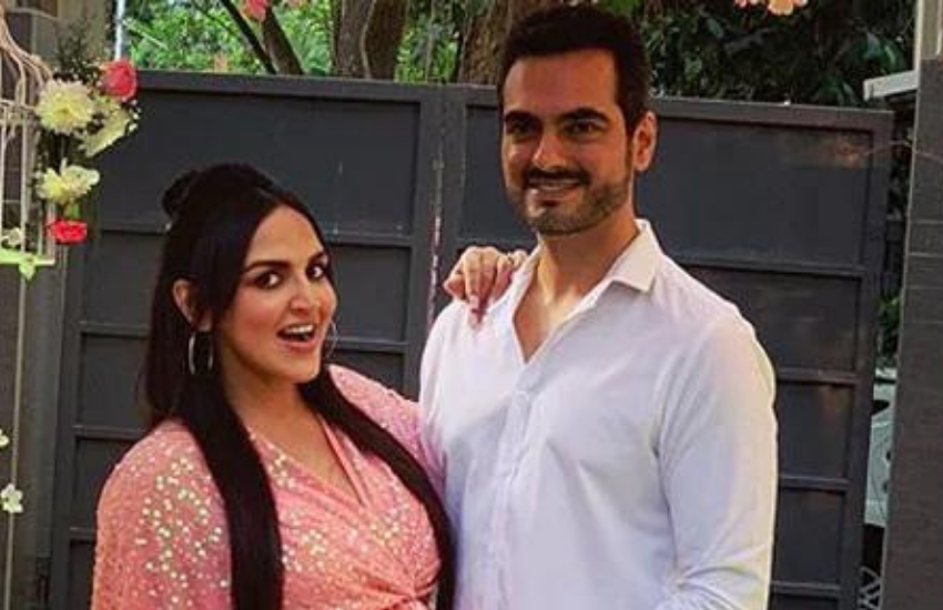 Isha Deol, Hema Malini, Bharat Takhtani, Dharmendra