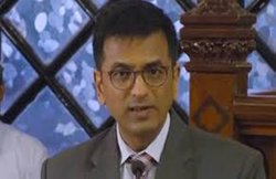 नदी में शव फेंकने की खबर पर जस्टिस चंद्रचूड़ का तंज- अब चैनल पर लगेगा राष्ट्रद्रोह