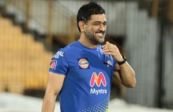 शराब की जरा सी दुर्गंध बर्दाश्त नहीं कर पाते धोनी, करीबी दोस्तों के लिए लाए थे विदेशी सिगरेट