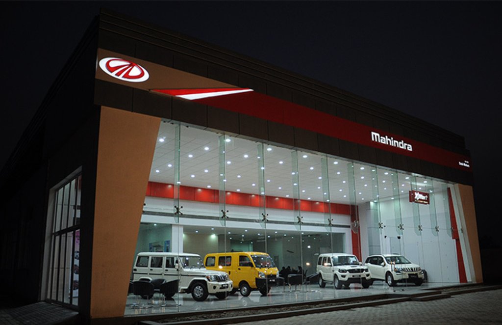 Mahindra Motors offer up to 3 lakh discount on its flagship cars XUV500 Alturas g4 KUV 100 NXT