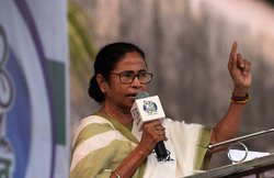 न तो पेंशन लेती हैं और ना ही CM की सैलरी, फिर कैसे चलता है ममता बनर्जी का खर्च? खुद बताया था पूरा गणित