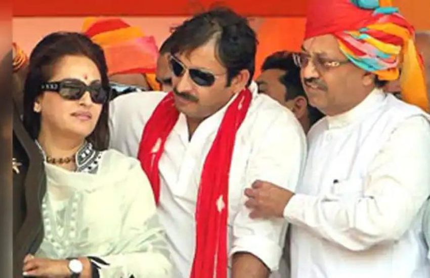 CM Yogi Adityanath, BJP leader Manoj Tiwari