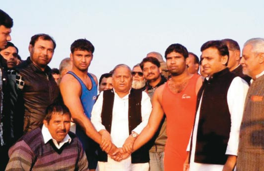 Mulayam Singh Yadav, Akhilesh Yadav