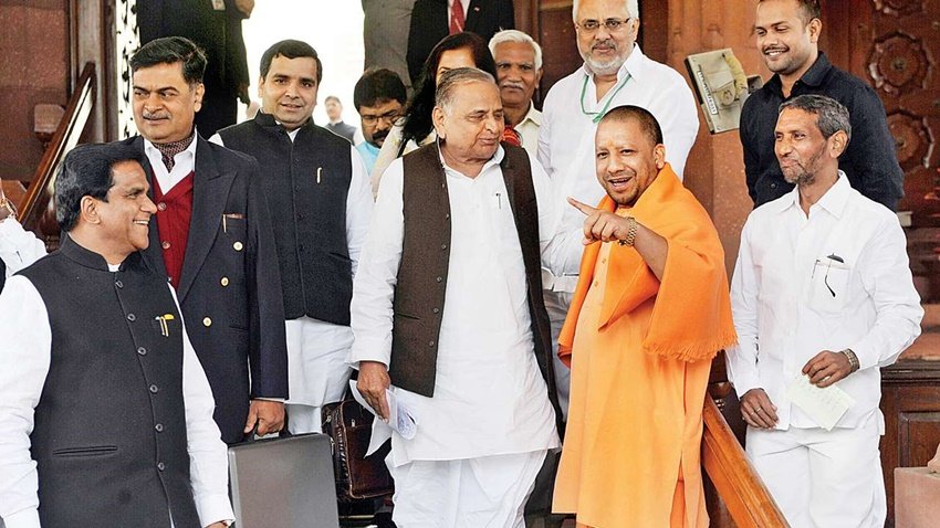 संसद भवन में कई बार दोनों नेता एक दूसरे के साथ गर्मजोशी से मिलते देखे जा चुके हैं। ( <a href="https://www.jansatta.com/photos/picture-gallery/mulayam-singh-yadav-second-wife-to-rajlakshmi-yadav-father-lalu-prasad-hema-malini-dharmendra-these-politicians-married-with-much-younger-women/1718023/">मुलायम सिंह यादव से दिग्विजय सिंह तक, किसी से 27 तो किसी से 25 साल छोटी हैं उनकी पत्नियां</a> )