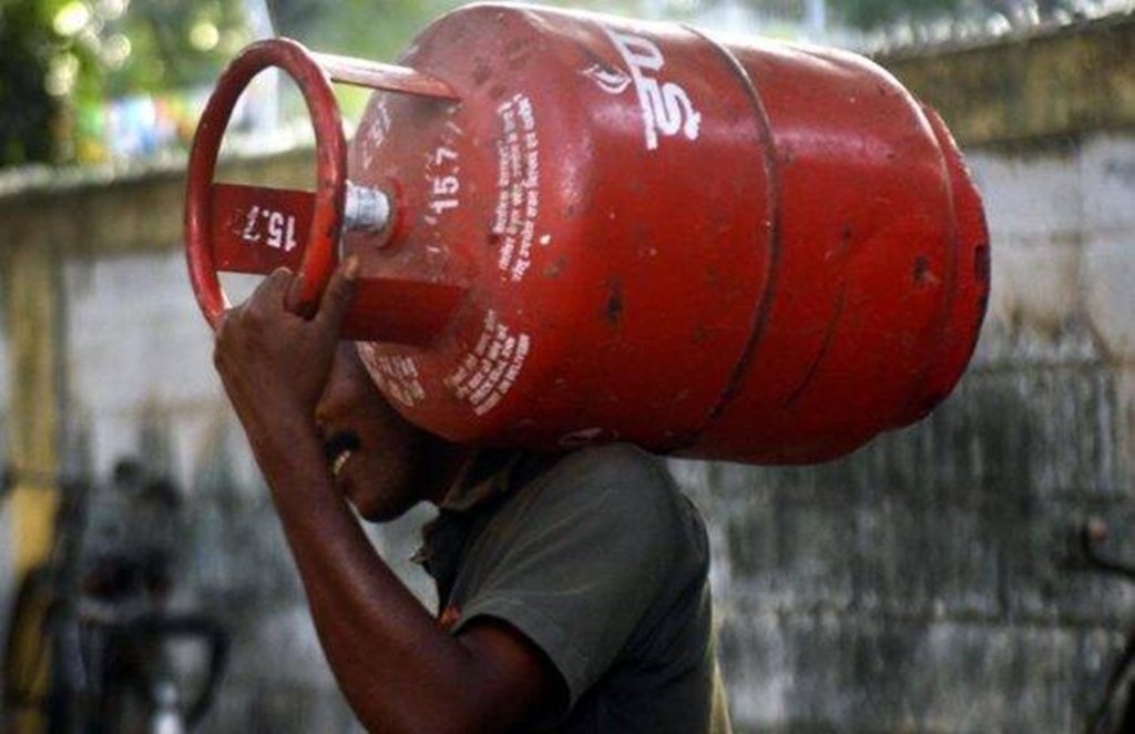 How to book gas Cylinder, how to cashback on Cylinder, paytm offers