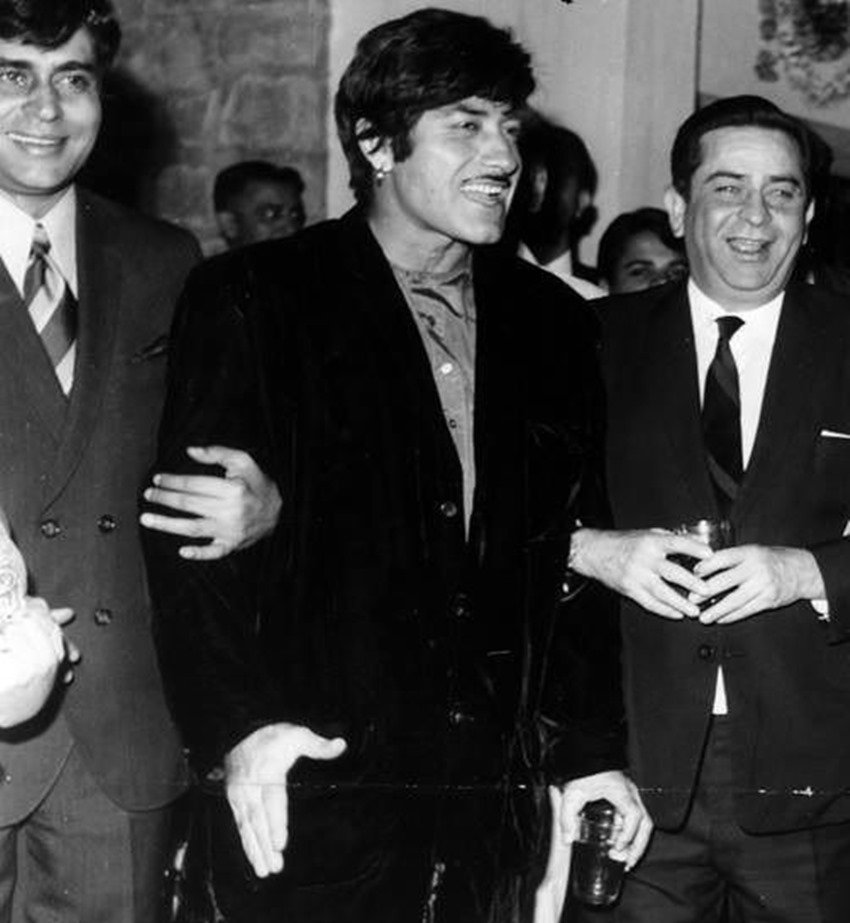 जब राजेंद्र कुमार को इस बारे में पता चला तो वह सीधे श्रीधर के पास पहुंचे औऱ उनसे कहा कि अगर राजकुमार को निकालोगे तो मैं भी फिल्म नहीं करूंगा। वो वक्त ऐसा था जब राजेंद्र कुमार फिल्म हिट होने की गारंटी माने जाते थे। श्रीधर को राजेंद्र कुमार की बात माननी पड़ी और फिर से राजकुमार को लेना पड़ा।