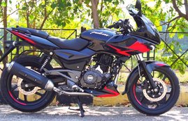 Second hand Bajaj Pulsar 220 sports bike in 30 thousand rupees know the complete information