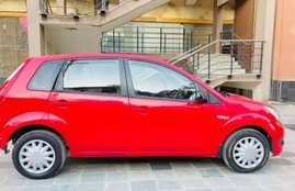 Second hand Ford Figo car in 1.50 lakh know full details of features and deal here
