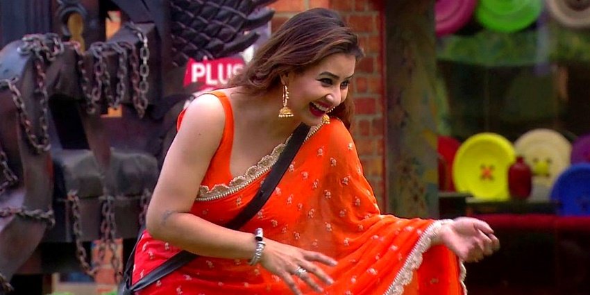 टीवी की अंगूरी भाभी को कौन नहीं जनता। “भाभी जी घर पर हैं” फेम शिल्पा का नाम भी इस लिस्ट में शामिल है। 43 साल की हो चुकीं भाभीजी की शादी एक्टर रोमित राज से होने वाली थी। सगाई के बाद 2009 में होने वाली उनकी शादी किसी कारण से टूट गई। शिल्पा अब भी सिंगल हैं।