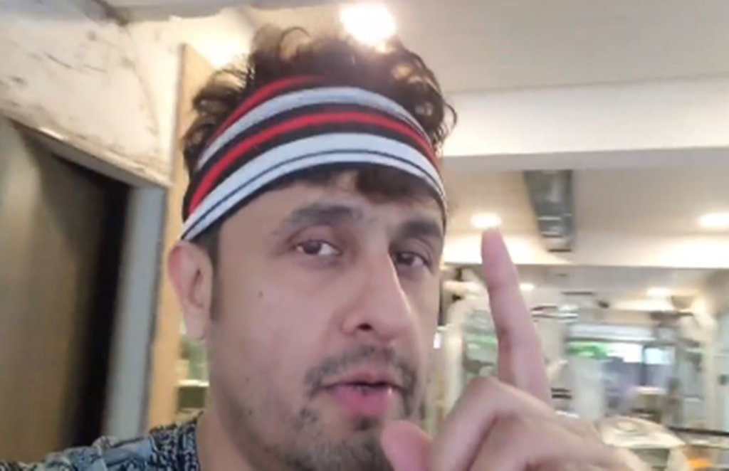 Sonu Nigam, सोनू निगम, Covid 19, covid 19 Dangerous Situation, Sonu Nigam Brutally trolled for not wearing m