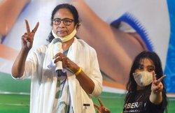पश्चिम बंगाल: हिंसा के बाद PM मोदी ने गर्वनर से की बात, एक याचिकाकर्ता ने की राष्ट्रपति शासन की मांग