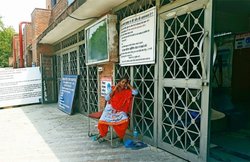 कोरोना का दिल्ली में कहरः लोक नायक अस्पताल में बेड नहीं, बाहर हो गई मौत; पीड़ित बोला- नहीं जानता हूं कि अब और कहां जाऊं