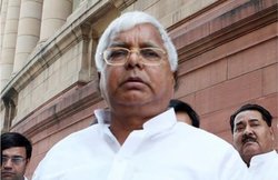 बिना टिकट एसी ट्रेन में सफर करते पकड़े गए थे लालू प्रसाद यादव के सास-ससुर, बाद में भरना पड़ा था जुर्माना