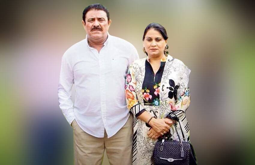 भारतीय टीम के पूर्व खिलाड़ी योगराज सिंह की पहली शादी शबनम कौर से हुई थी। युवराज सिंह शबनम के ही बेटे हैं। शबनम से शादीशुदा होते हुए उन्हें सतवीर कौर से प्यार हो गया। योगराज सिंह ने शबनम से तलाक के बाद सतवीर से शादी कर ली थी।