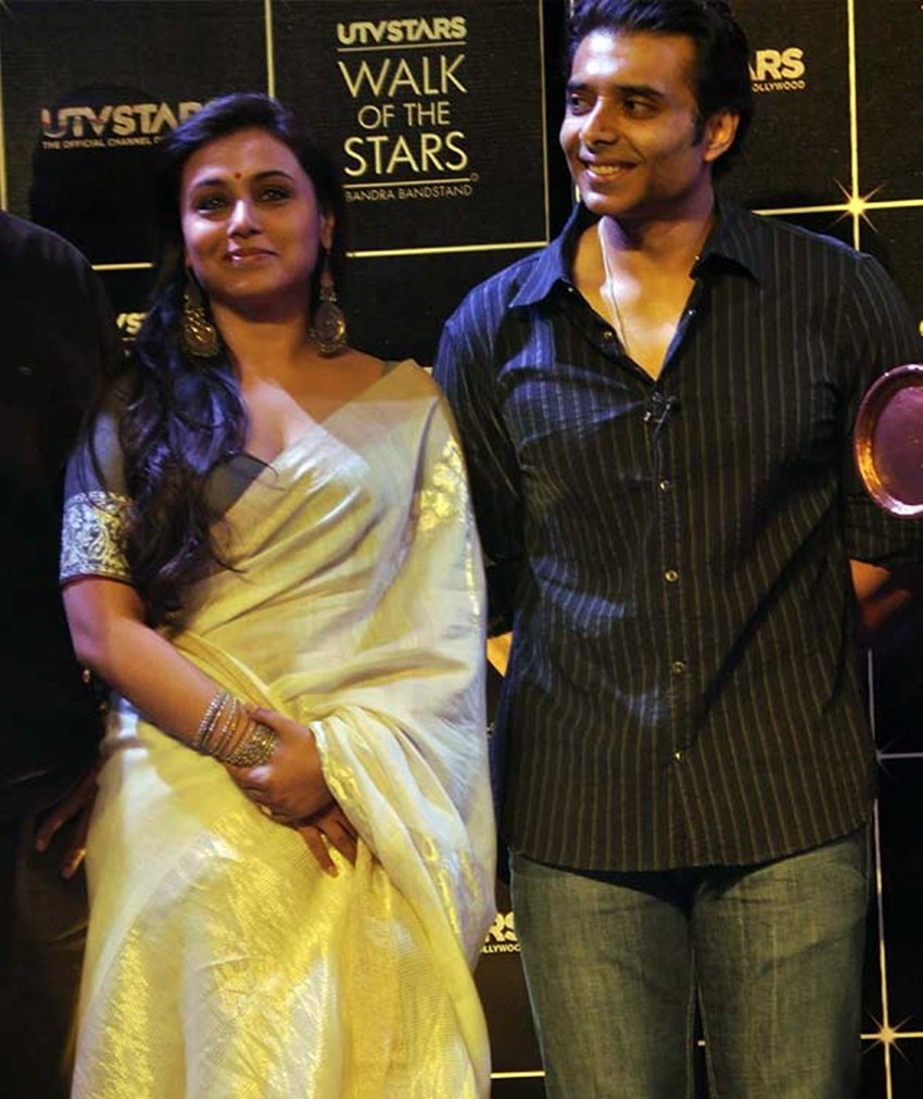 रानी मुखर्जी और उदय चोपड़ा - रानी ने उदय के साथ फिल्म “मुझसे दोस्ती करोगे” में काम किया था। उदय चोपड़ा रानी के देवर हैं। रानी ने यशराज प्रोडक्शन हाउस के मालिक आदित्य चोपड़ा से विवाह किया था। दोनों देवर - भाभी के बीच दोस्ती का रिश्ता है। रानी को कई बार अपने पति और देवर के साथ स्पॉट किया गया है। ( <a href="https://www.jansatta.com/photos/picture-gallery/from-kapil-sharma-show-fame-archana-puran-singh-to-shahrukh-khan-actress-yuvika-singhal-these-actresses-married-to-very-young-actors/1701682/">कोई 14 साल छोटा तो कोई 11, इन 7 एक्ट्रेसेज ने अपने से काफी कम उम्र के शख्स से रचाई शादी</a> )