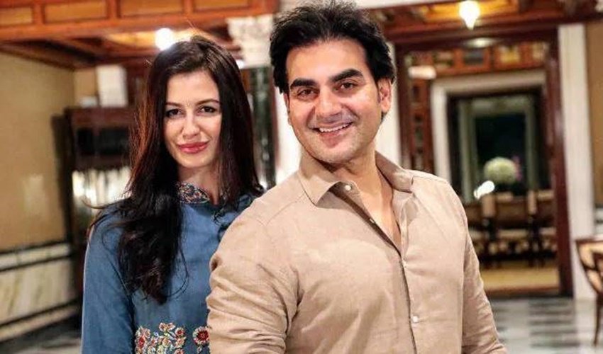 51 वर्षीय अरबाज खान मलाइका अरोरा से तलाक लेने के बाद फिलहाल 29 साल की इटेलियन मॉडल जॉर्जिया एंड्रियानी के साथ रिलेशनशिप में हैं। 