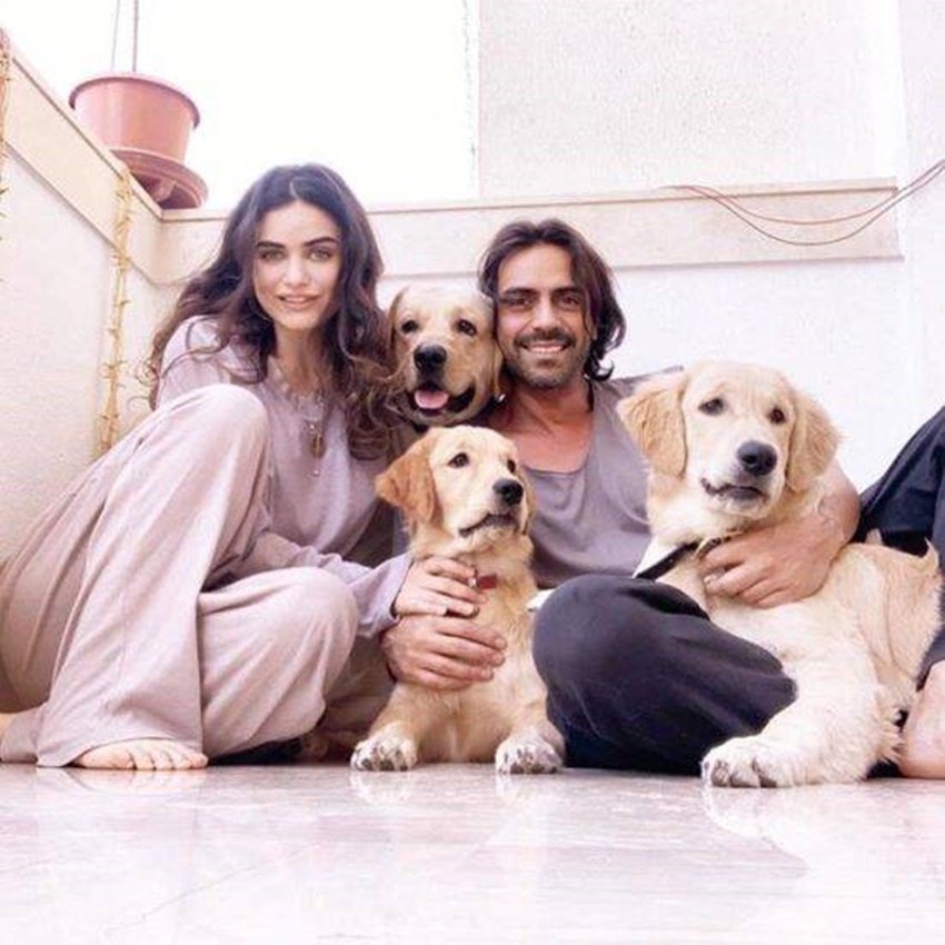 अर्जुन रामपाल पत्नी मेहर से तलाक के बाद मॉडल गैब्रिएला के साथ लिवइन में रहने लगे। दोनों के बीच करीब 20 साल से ज्यादा का अंतर है। लिव इन में रहते हुए गैब्रिएला ने अर्जुने के बेटे को जन्म भी दिया।