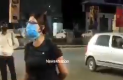 बिहारः स्कूटी वाली लड़की ने सड़क पर मचाया बवाल, पुलिस के सामने नीतीश कुमार को खरी-खोंटी