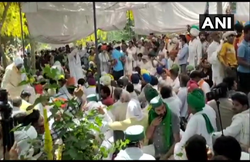 FIR के विरोध में किसानों का हिसार में धावा, प्रदर्शन के दौरान एक किसान की हार्टअटैक से मौत