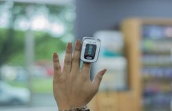 Pulse Oximeter खरीदते समय रखें इन 4 बातों का ध्यान, फ्लिपकार्ट, अमेजन और बाजार में हैं उपलब्ध