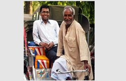 ‘रिक्शा चलाओगे’, रिक्शेवाले के बेटे को सब देते थे ताना; IAS बन दिया था जवाब…