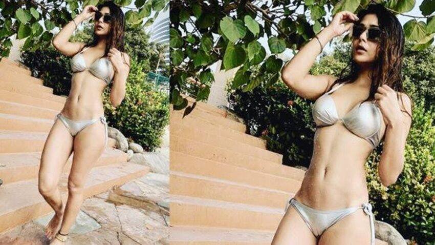 टीवी सीरियल बिदाई से मशहूर हुईं एक्ट्रेस सारा खान ने एक बार अपने इंस्टाग्राम अकाउंट से बिकिनी में यह तस्वीर शेयर की थी। कुछ लोगों को यह पसंद नहीं आया और ऐसे लोग सारा को गालियां बकने लगे थे। कुछ लोग इसे मजहब से जोड़ते हुए लिखने लगे थे कि हमें लगता है तुम यह भूल गई हो कि तुम मुसलमान हो..तुम्हें यह धर्म छोड़ देना चाहिए क्योंकि इस्लाम में इस तरह के कपड़े पहनना गुनाह है। (Photo: Sara Khan Instagram)