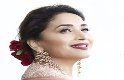 कोरोना काल में खुद को स्वस्थ रखने का क्या है बेस्ट तरीका? बता रहीं हैं माधुरी दीक्षित; देखें Video