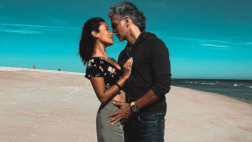 मिलिंद सोमन ने तलाक के बाद अपने से करीब आधी उम्र की अंकिता कोंवर से शादी रचाई।