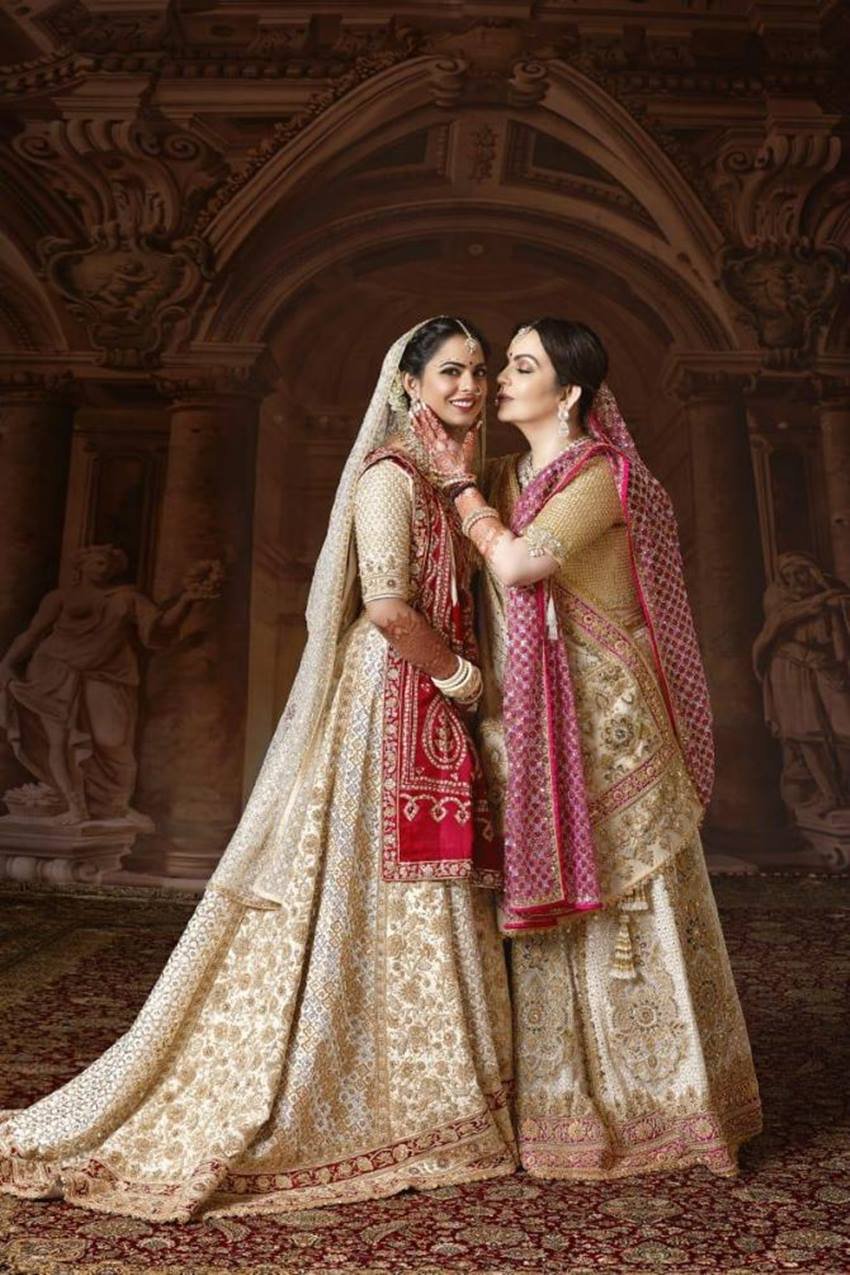 नीता अंबानी ने बताया था कि आनंद शादी के बाद अकसर ईशा को मेरा नाम लेकर चिढ़ाते रहते हैं।