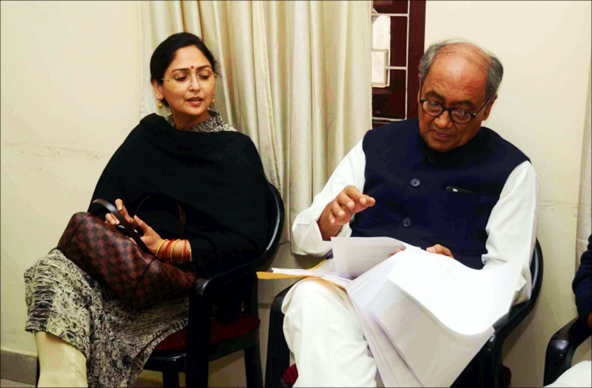 Dimple Yadav, Akhilesh Yadav SP, Mulayam Singh second wife
