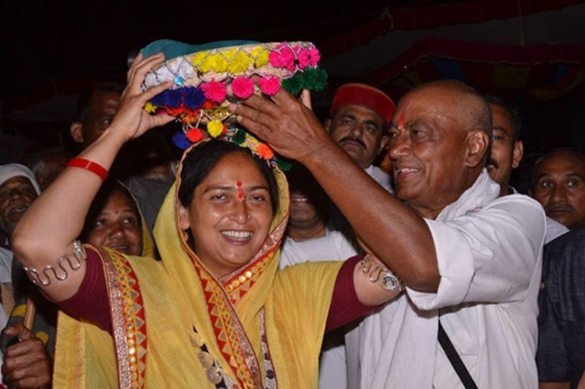 Dimple Yadav, Akhilesh Yadav SP, Mulayam Singh second wife