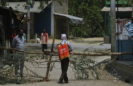 UP covid second wave, covid hospital oxygen shortage, Rae Bareli covid deaths, Rae Bareli village covid deaths, Rae Bareli oxygen shortage, Yogi Adityanath, UP vaccine shortage, coronavirus vaccine, vaccination in india, india news, uttar pradesh news,
