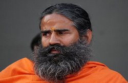 स्वामी रामदेव ने वीडियो शेयर कर दिया चैलेंज- हिम्मत है तो आमिर खान के खिलाफ मोर्चा खोलें