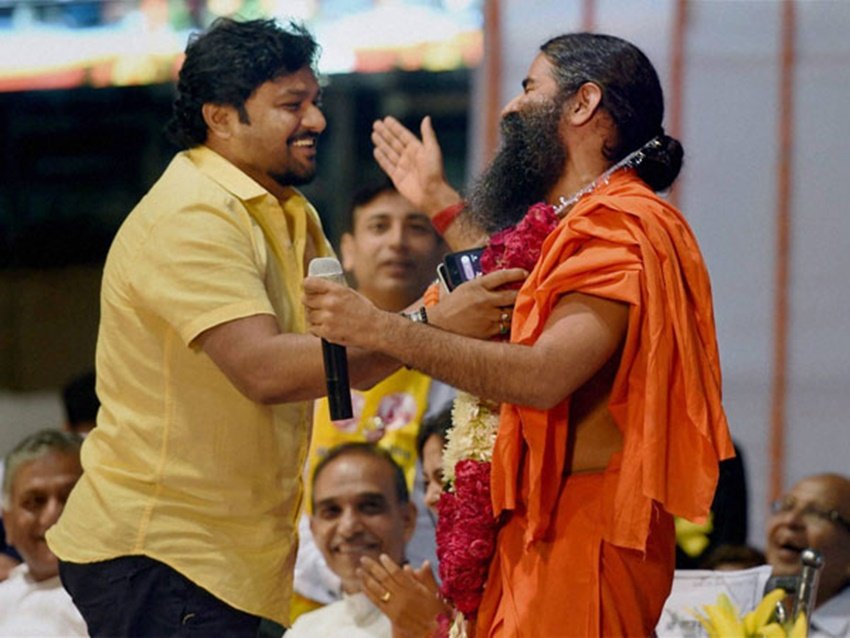 केंद्रीय मंत्री बाबुल सुप्रियो को बीजेपी से टिकट बाबा रामदेव ने ही दिलवाया था। बाबुल खुद इस बात को कबूल कर चुके हैं। ( <a href="https://www.jansatta.com/photos/picture-gallery/west-bengal-elections-2021-plane-seat-next-to-baba-ramdev-took-him-to-bjp-ticket-says-mamata-banerjee-rival-babul-supriyo/1668168/">‘मुझे भी BJP का टिकट दिलाओ नहीं तो सबको बता दूंगा..’, जब बाबा रामदेव से बोले थे बाबुल सुप्रियो</a> )