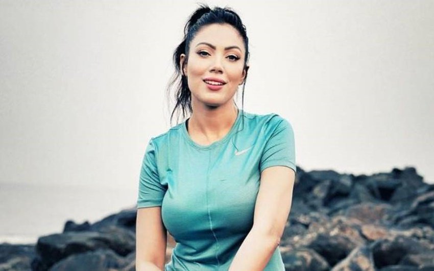 मुनमुन को फिजिकल टच बिल्कुल पसंद नहीं हैं। शूटिंग के दौरान यदि कोई ऐसा शॉट आए, जहां उन्हें कोई छू रहा हो तो वे चिढ़ जाती हैं। इसे लेकर कई बार सेट पर बवाल भी हो चुका है।