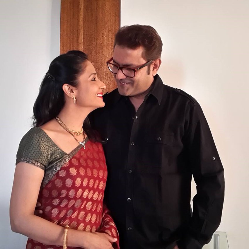 'ये रिश्ता क्या कहलाता है' फेम एक्ट्रेस लता सभरवाल ने अपने को-स्टार संजीव सेठ से शादी की है। संजीव सेठ तलाक शुदा थे। साल 2004 में उनका तलाक हो गया था।